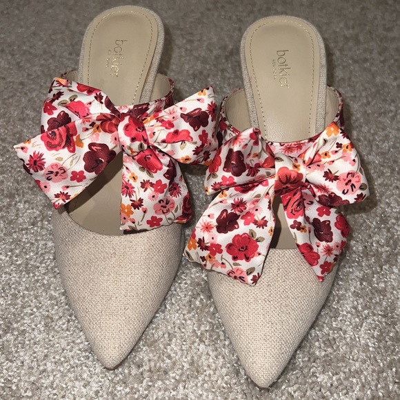 Botkier Hampton Bow Pointy Toe Mule - Picture 2 of 4